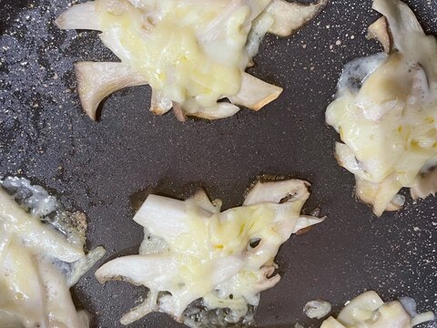エリンギのカリカリチーズ焼き